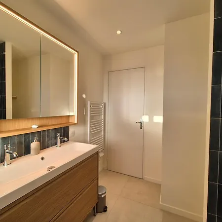 Superbe T3 Refait A Neuf, Vue Panoramique, Place De Parking * Bandol