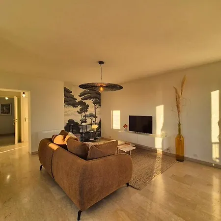 Superbe T3 Refait A Neuf, Vue Panoramique, Place De Parking * Bandol